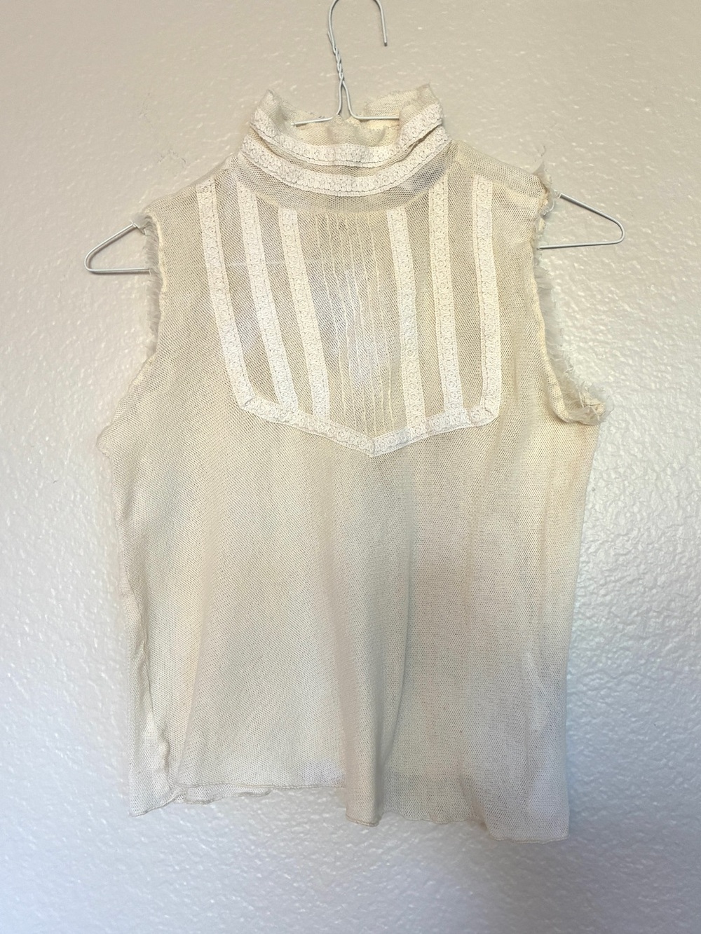 VTG TRAMP 100% Cotton Cream Sleeveless High-Neck White Lace Yoke Tank Top